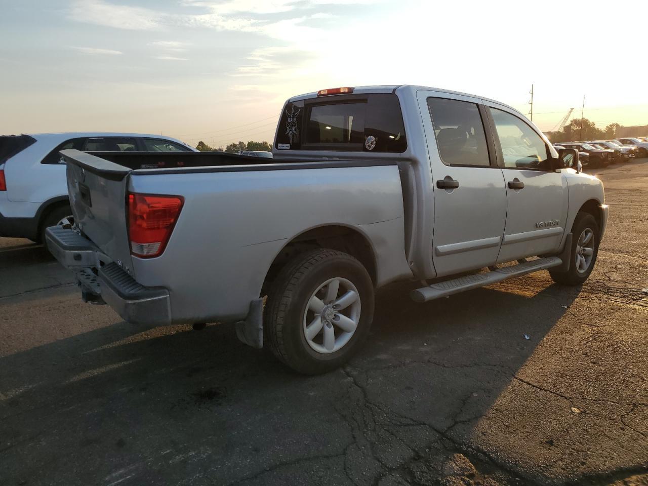 2015 NISSAN Titan