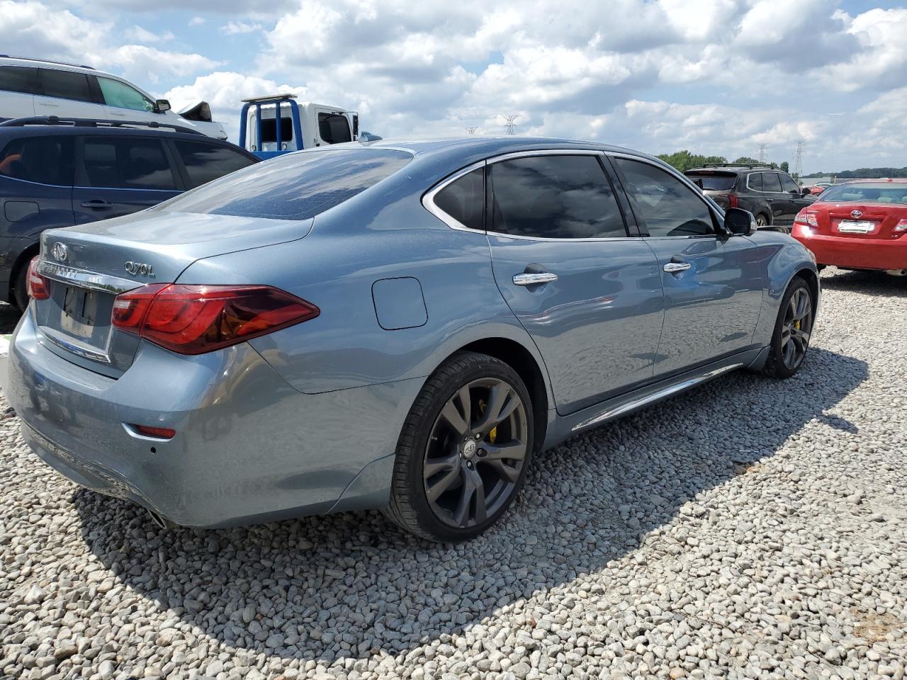 2016 INFINITI Q70