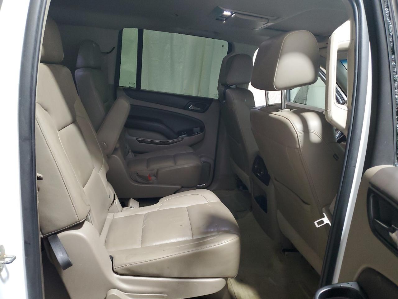 2016 CHEVROLET Suburban