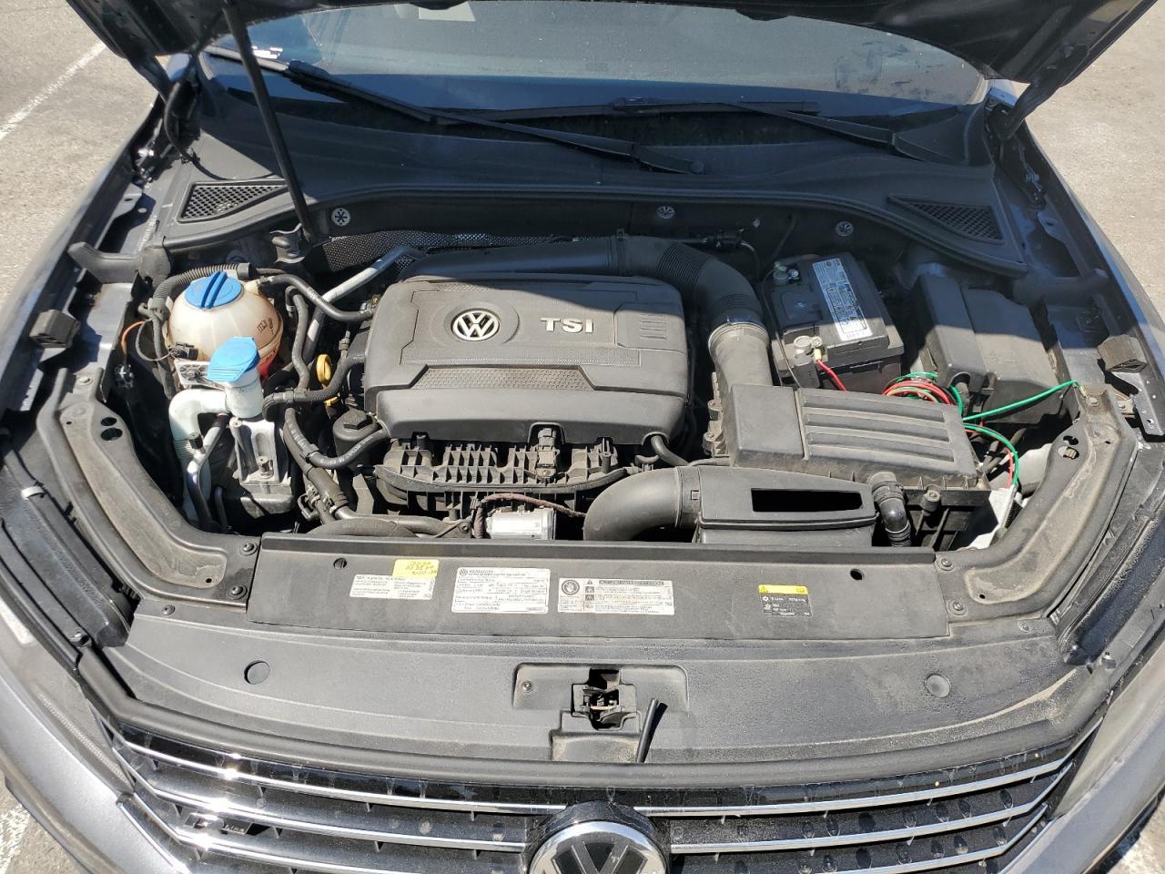 2016 VOLKSWAGEN Passat