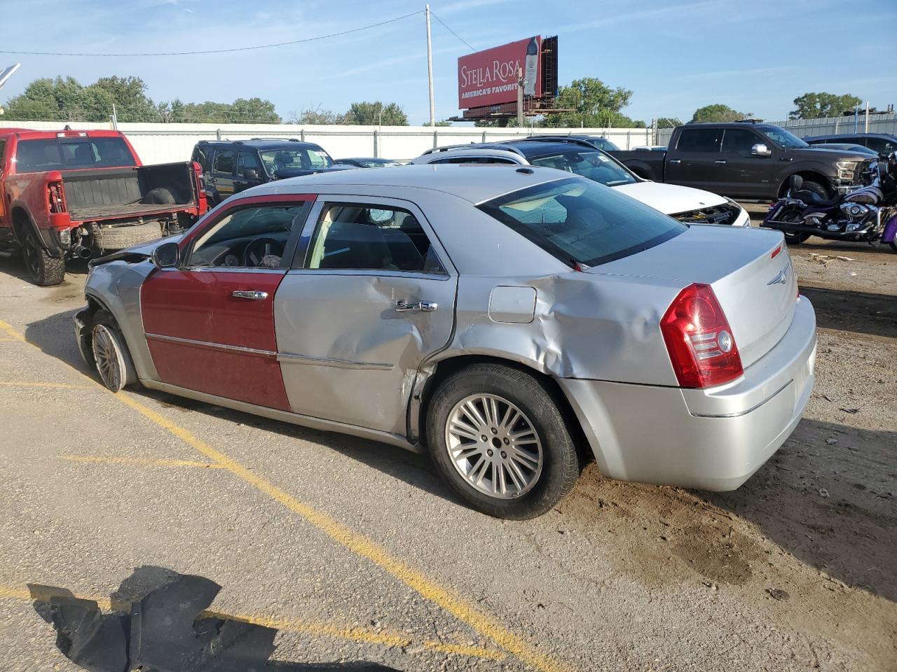 2010 CHRYSLER 300