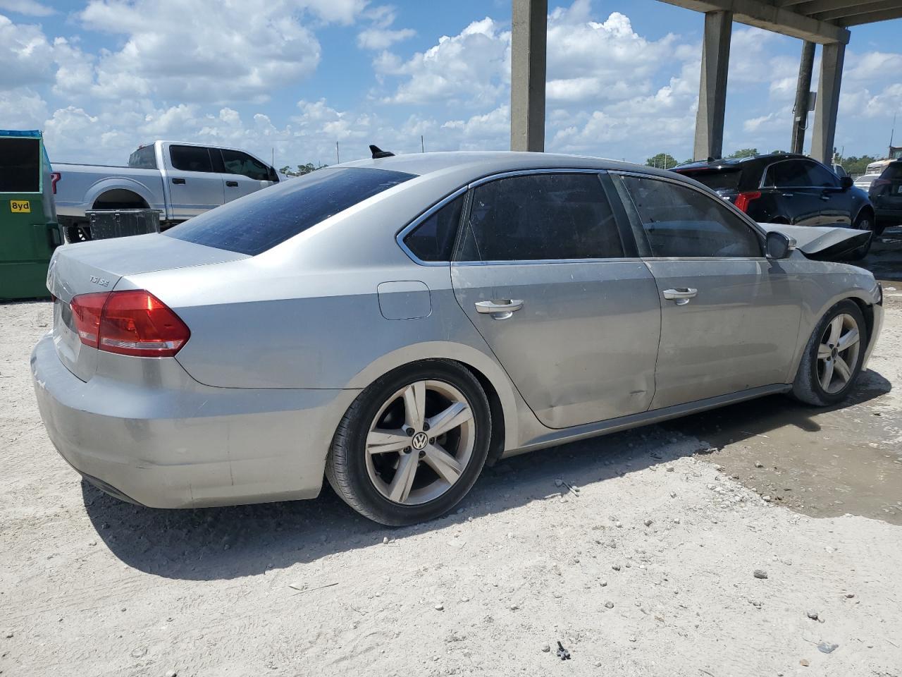 2014 VOLKSWAGEN Passat