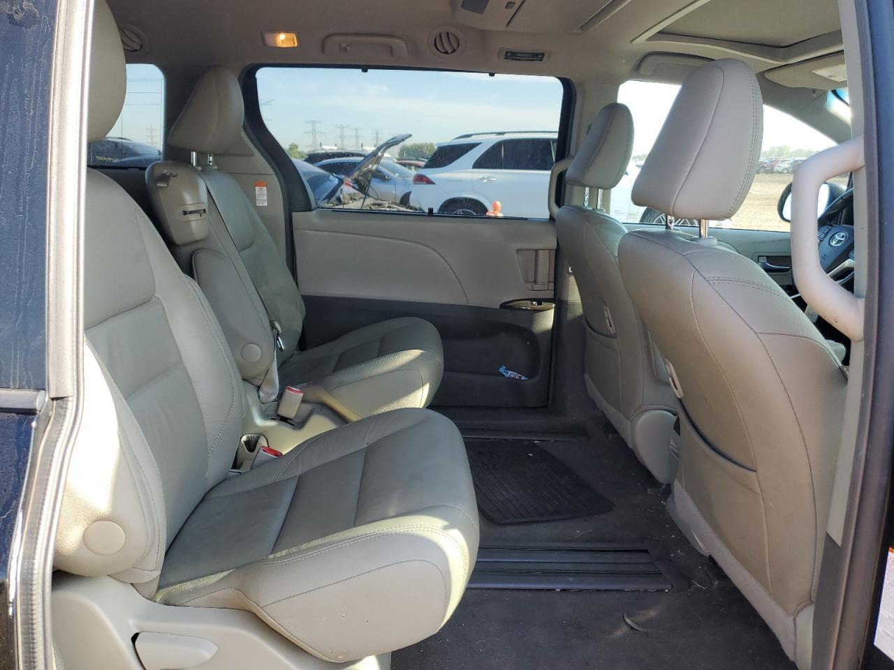 2017 TOYOTA SIENNA