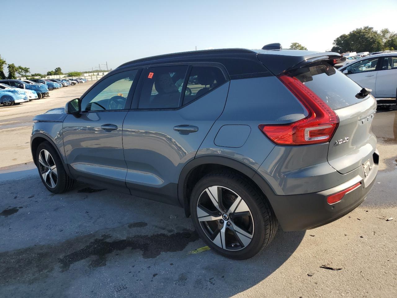 2021 VOLVO XC40