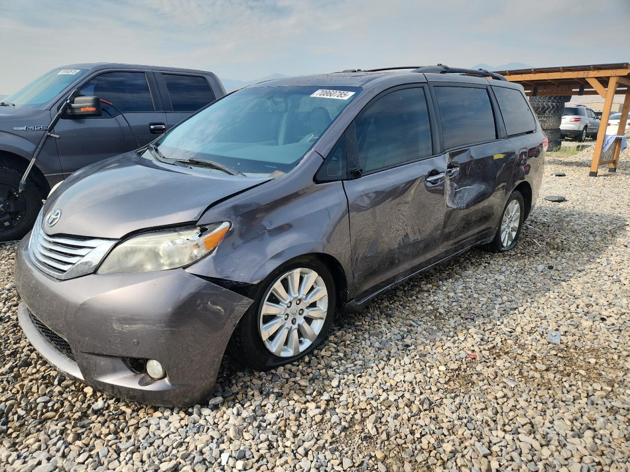 2011 TOYOTA SIENNA