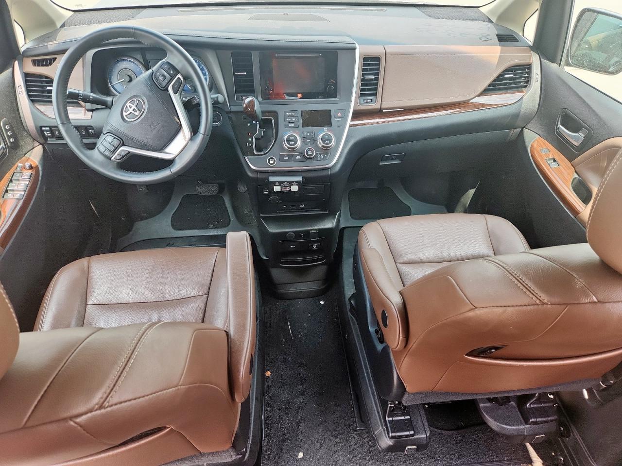 2016 TOYOTA SIENNA