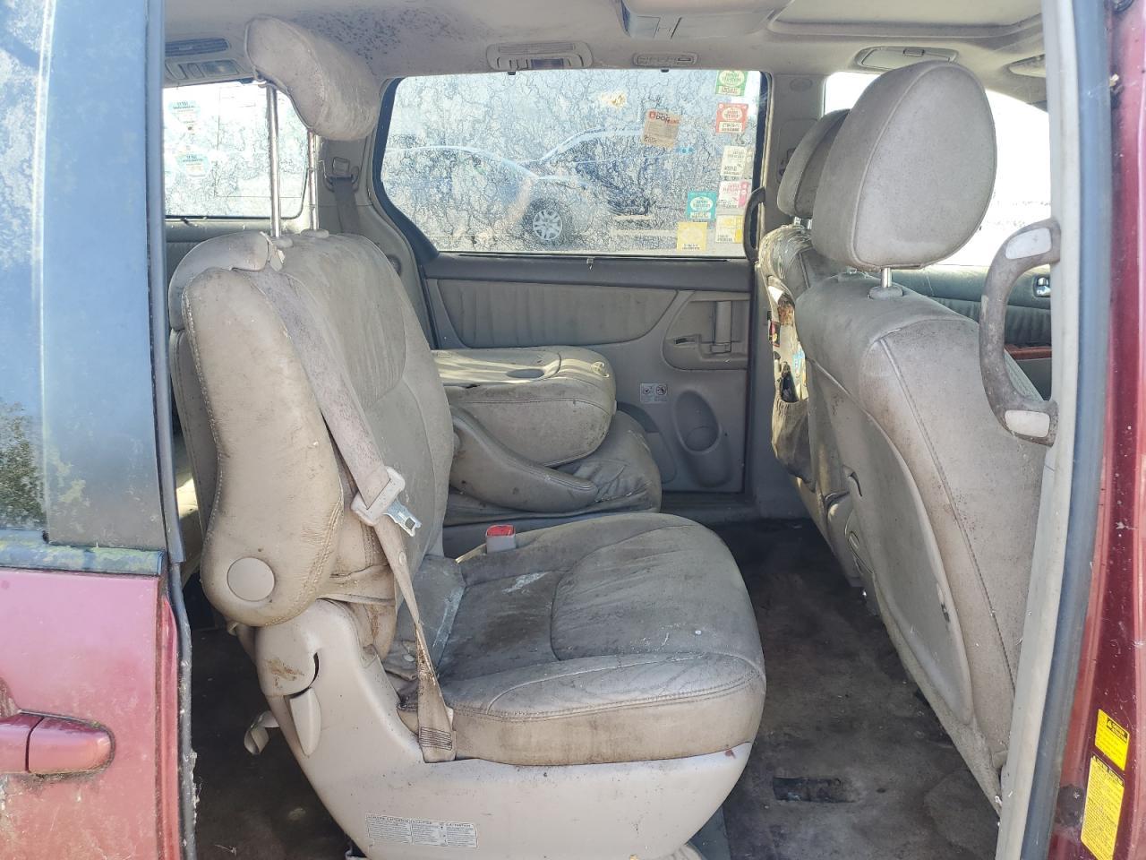 2010 TOYOTA SIENNA
