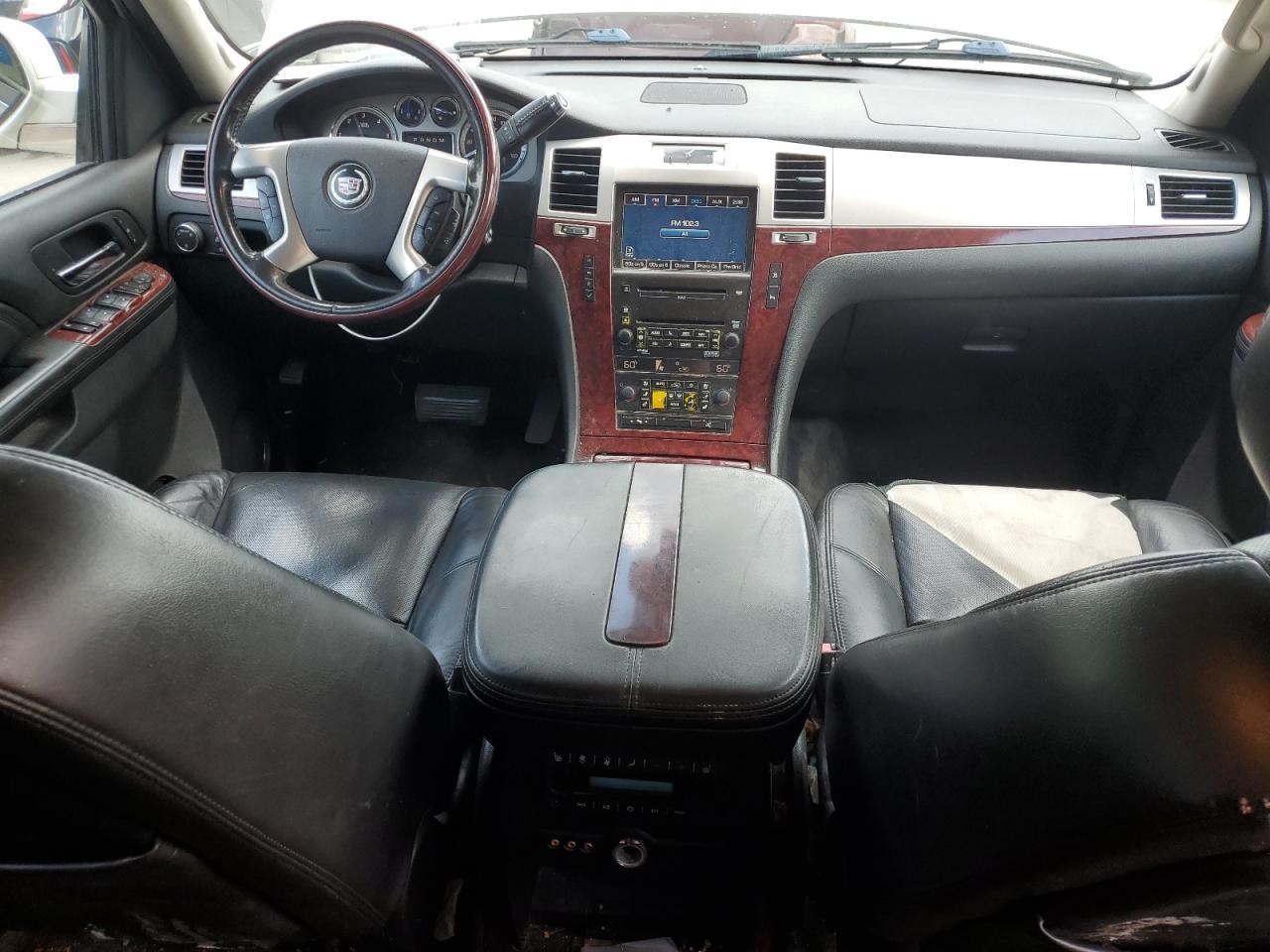 2010 CADILLAC ESCALADE