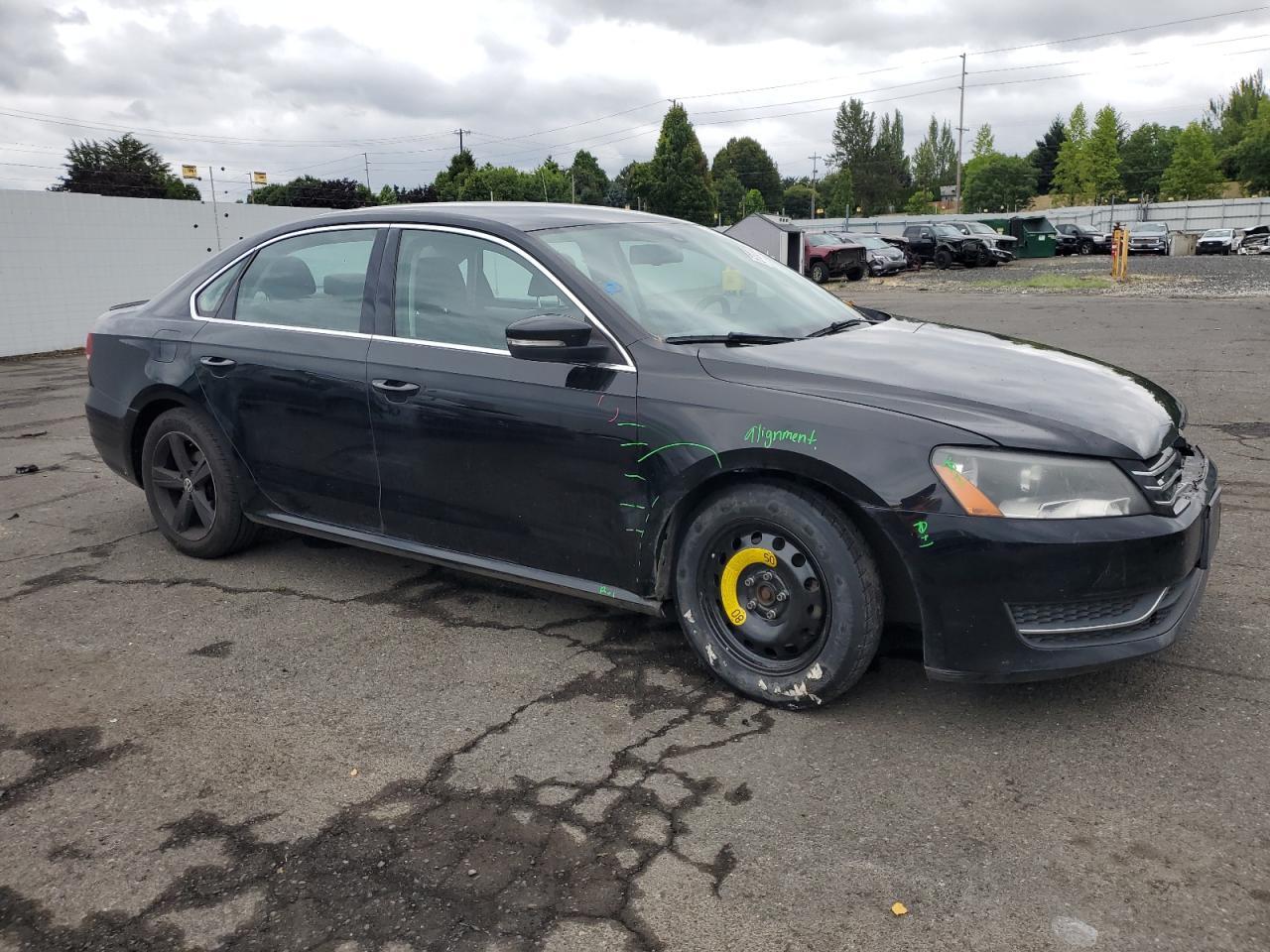 2013 VOLKSWAGEN Passat