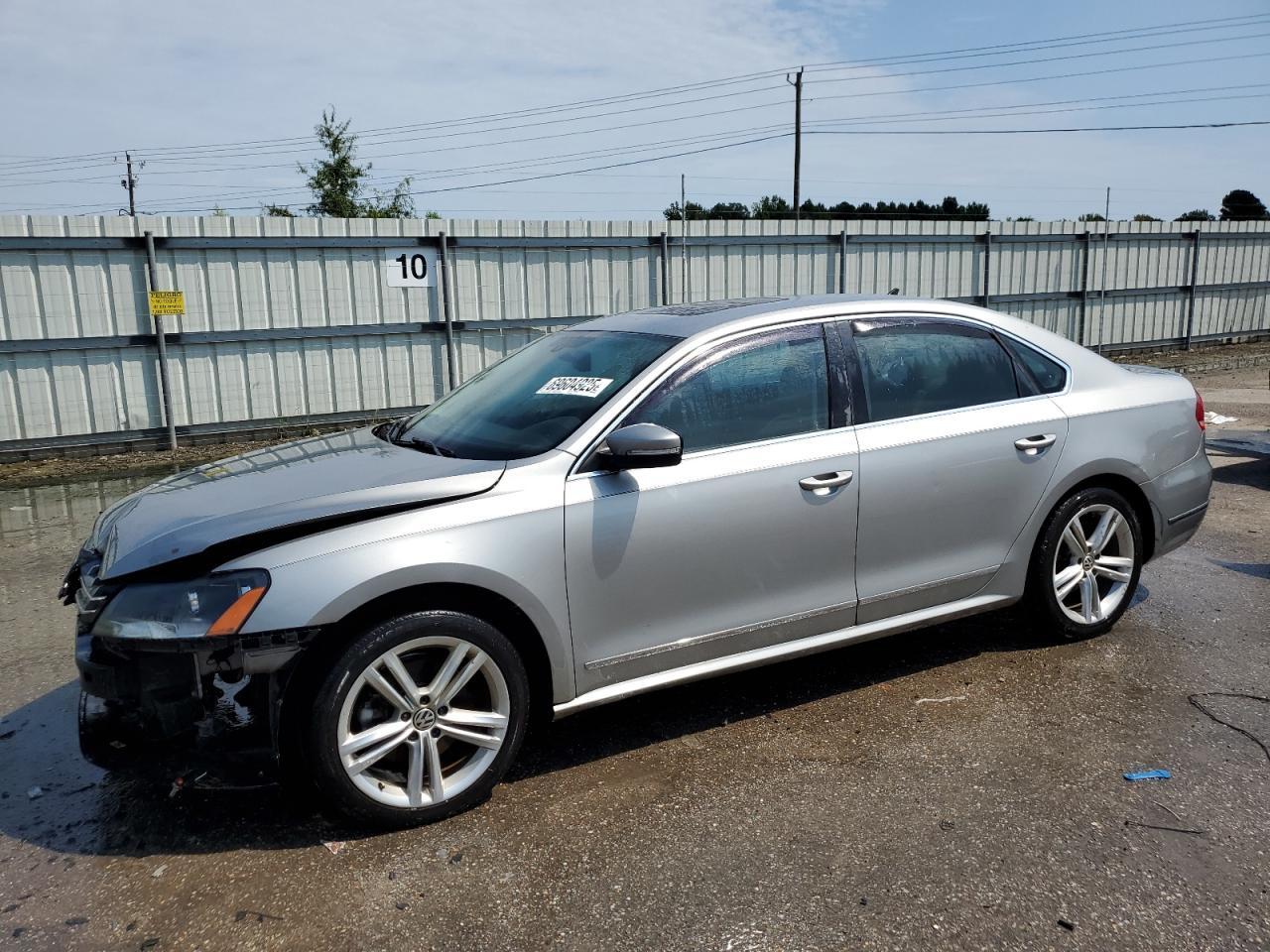 2013 VOLKSWAGEN Passat