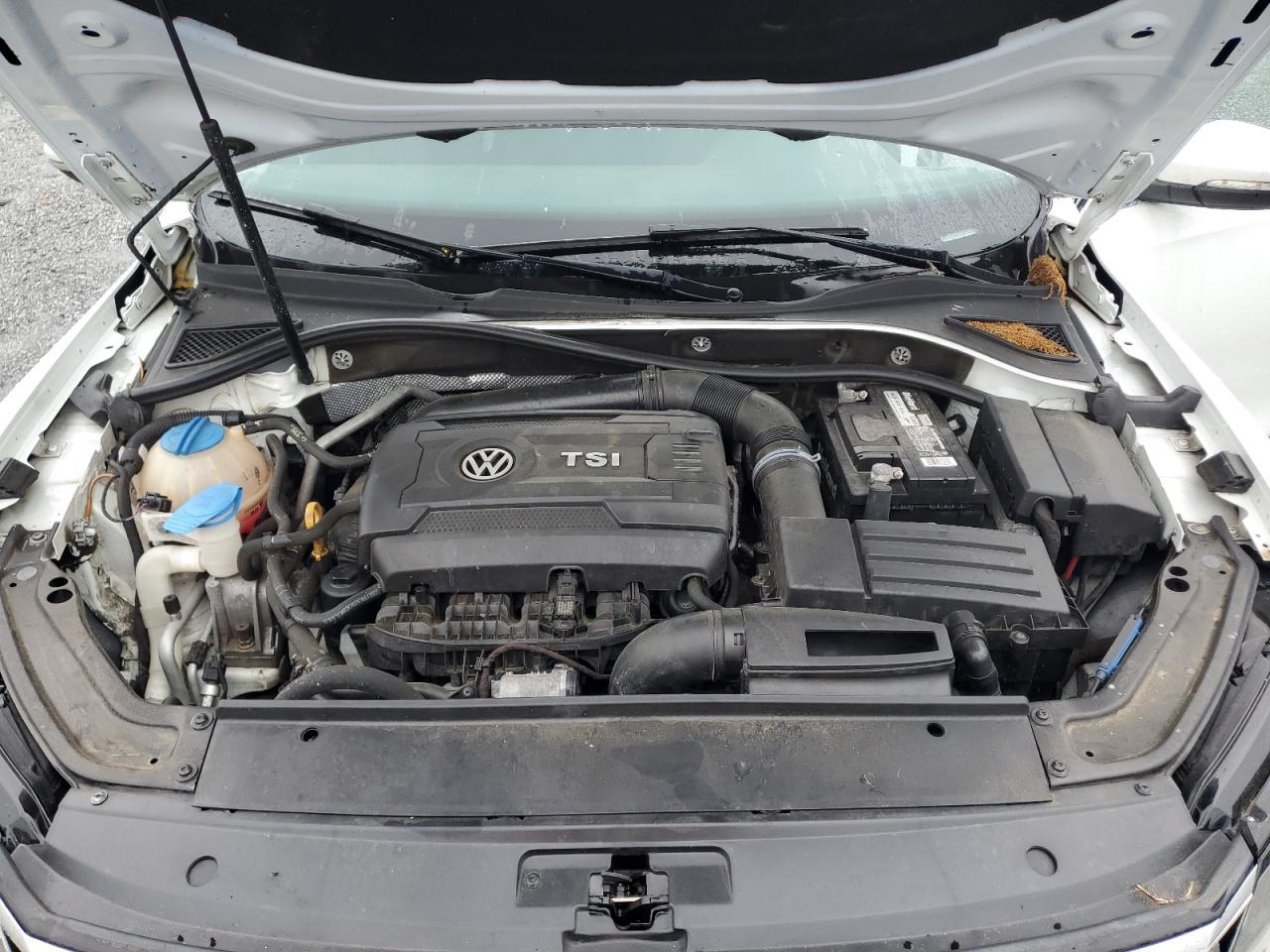 2016 VOLKSWAGEN Passat