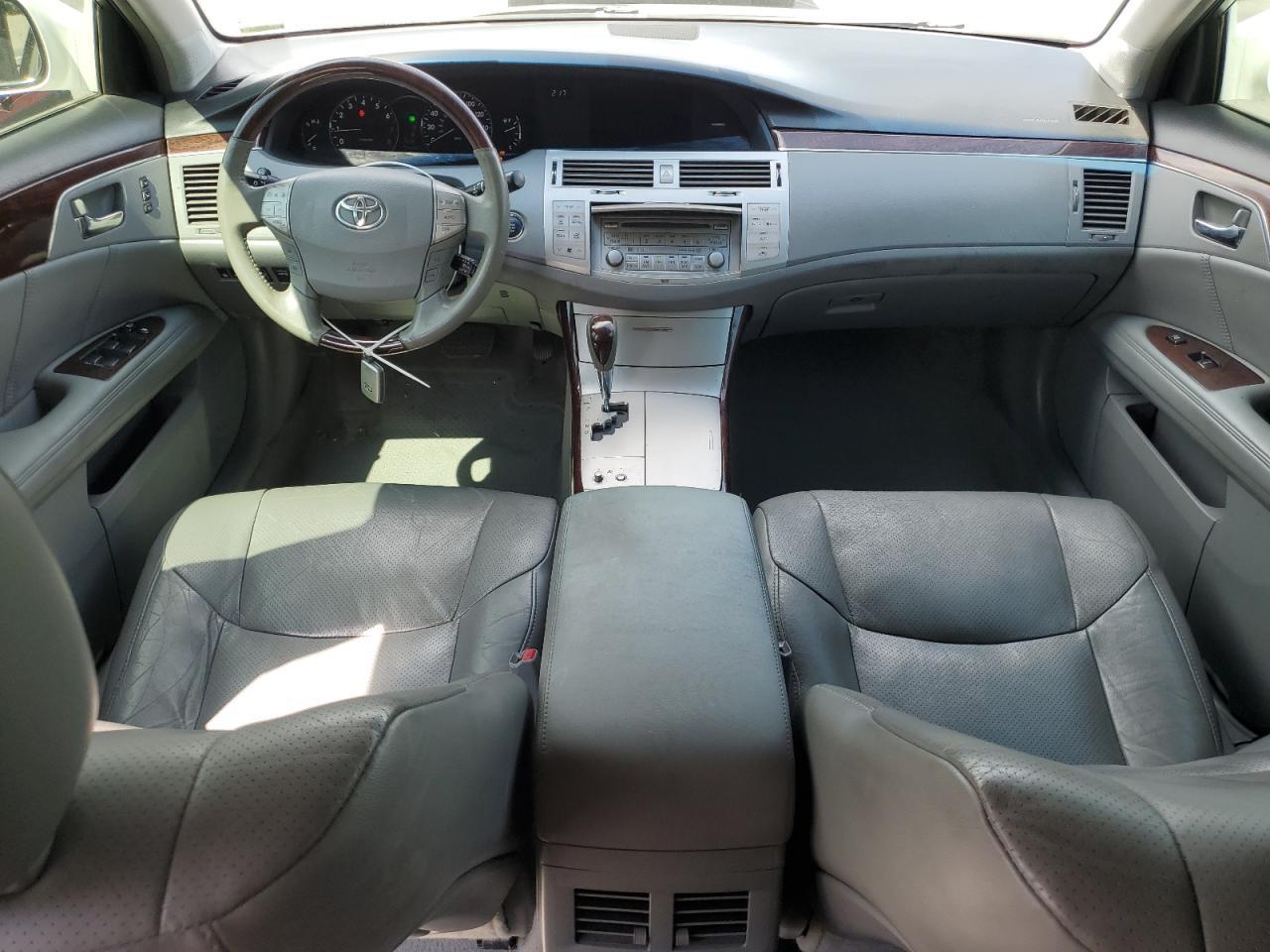 2010 TOYOTA Avalon