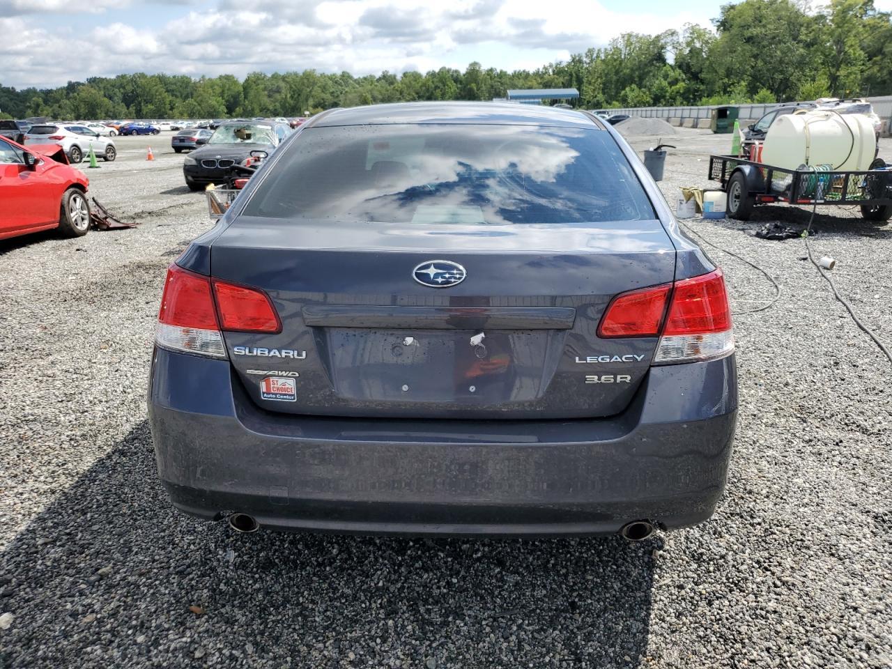 2010 SUBARU Legacy