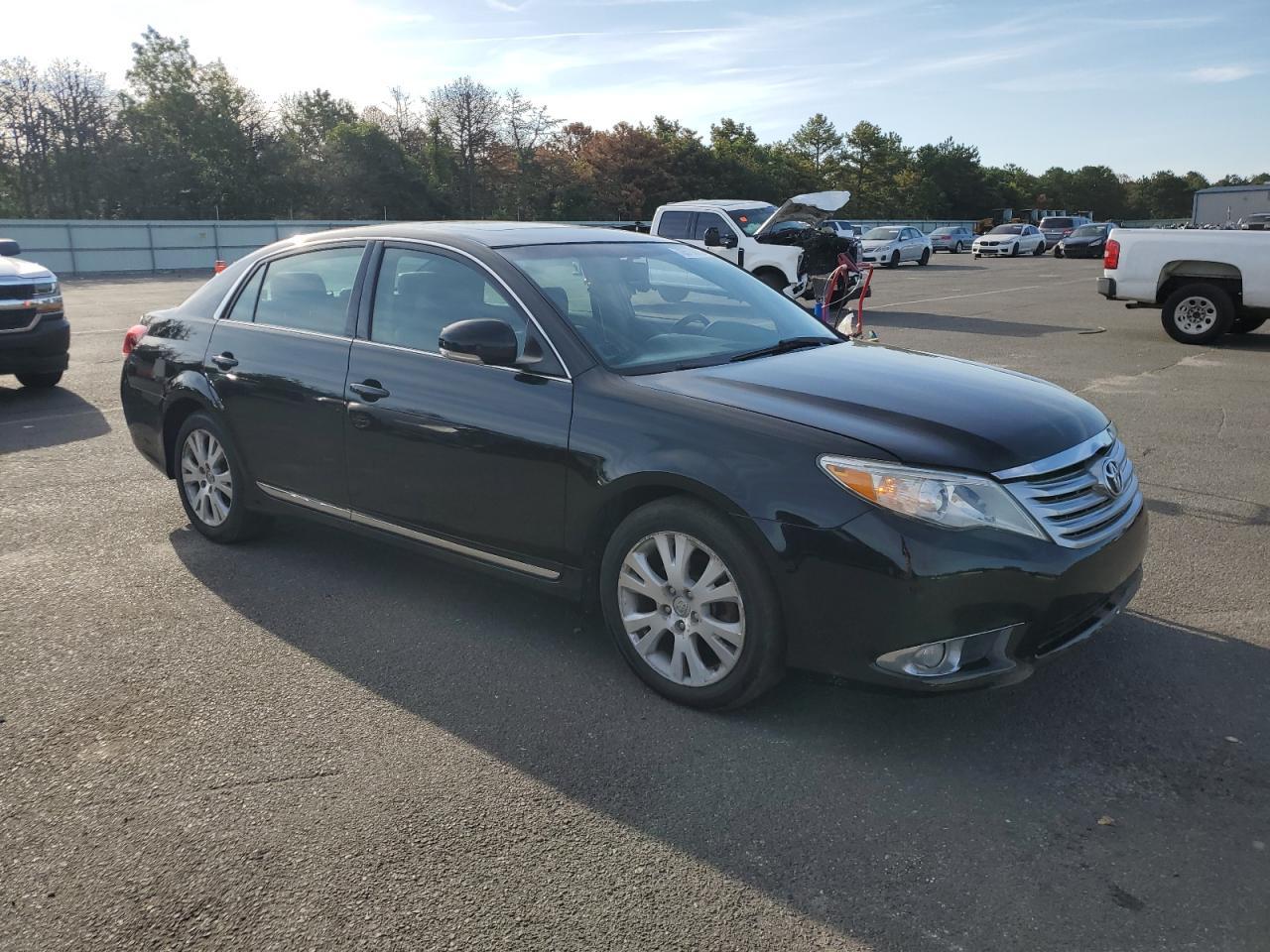 2012 TOYOTA Avalon