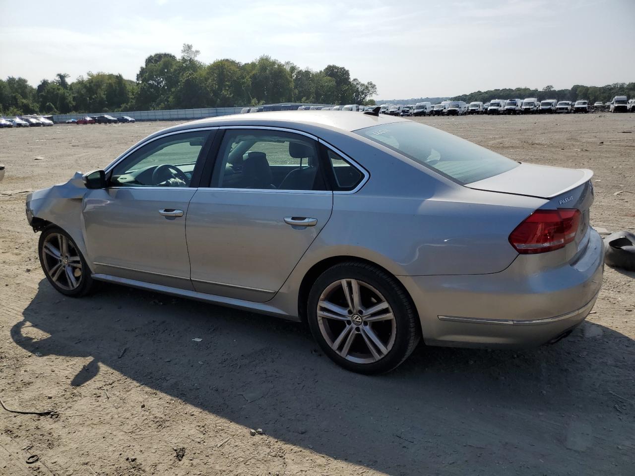 2014 VOLKSWAGEN Passat