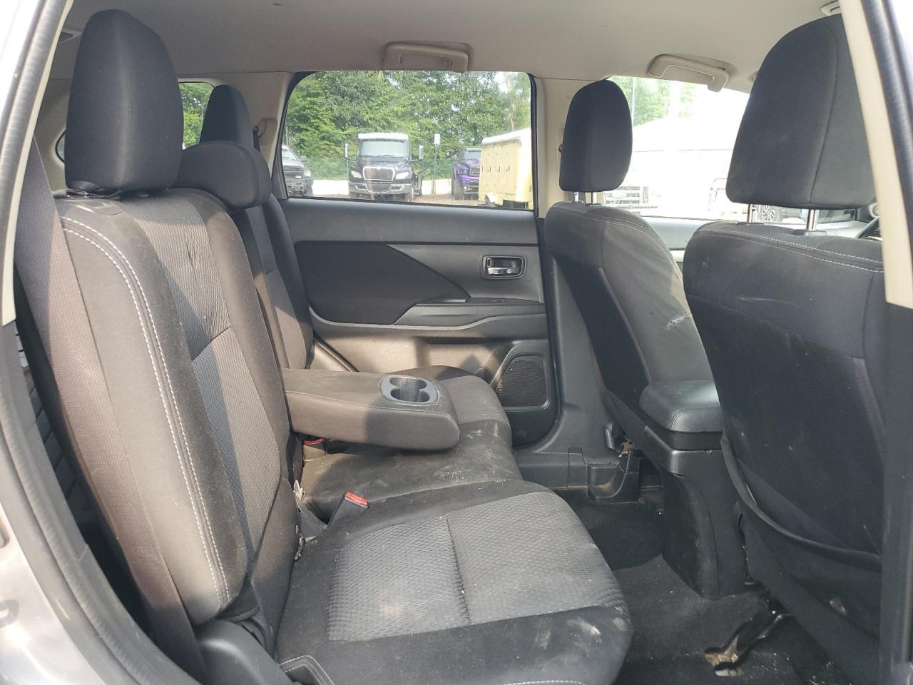 2016 MITSUBISHI outlander