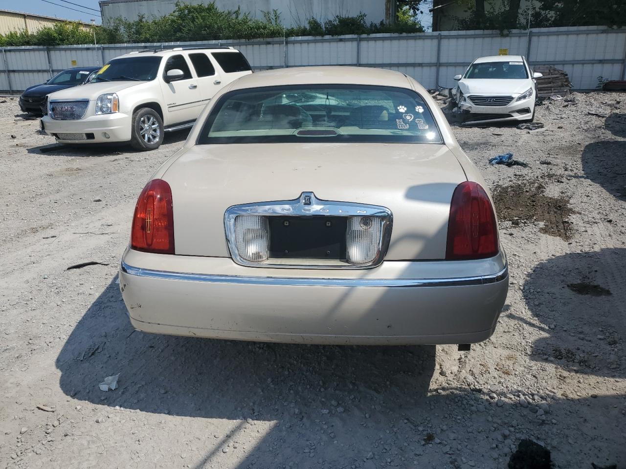 2001 LINCOLN Town Car