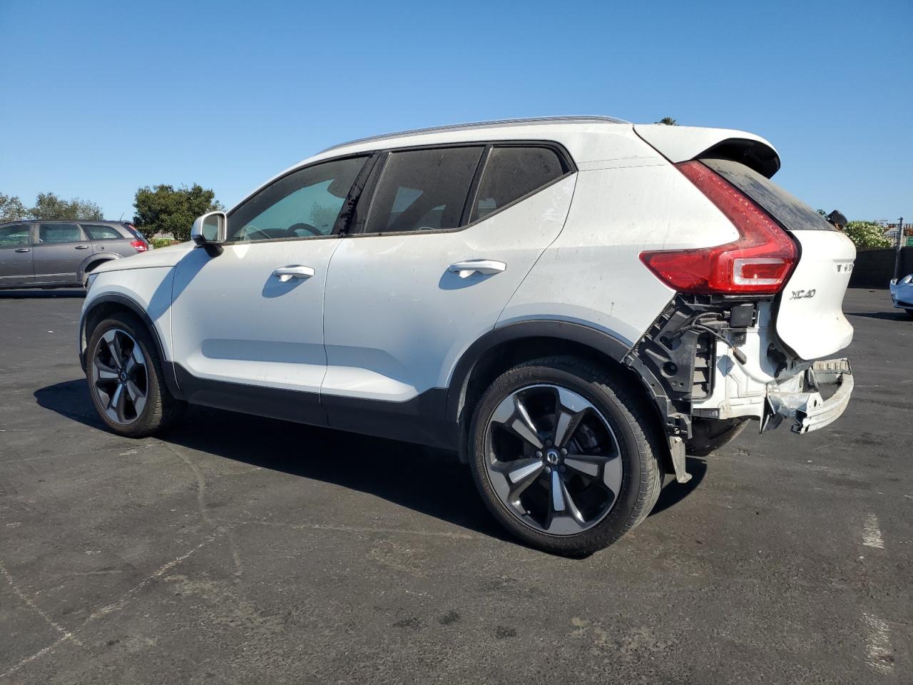 2019 VOLVO XC40