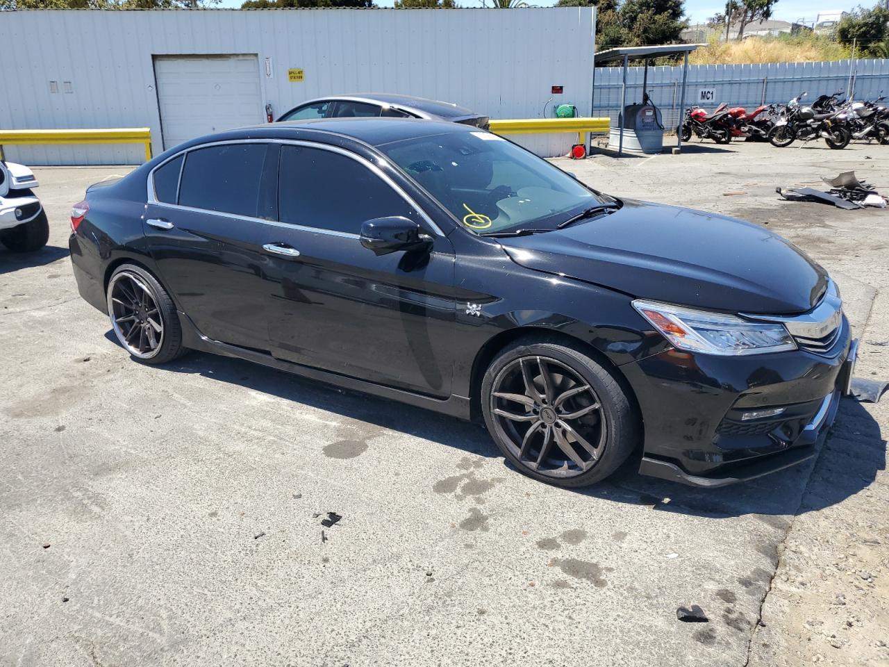 2017 HONDA ACCORD