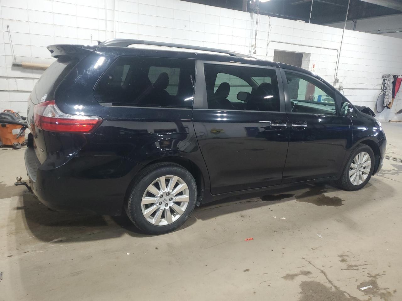 2015 TOYOTA SIENNA