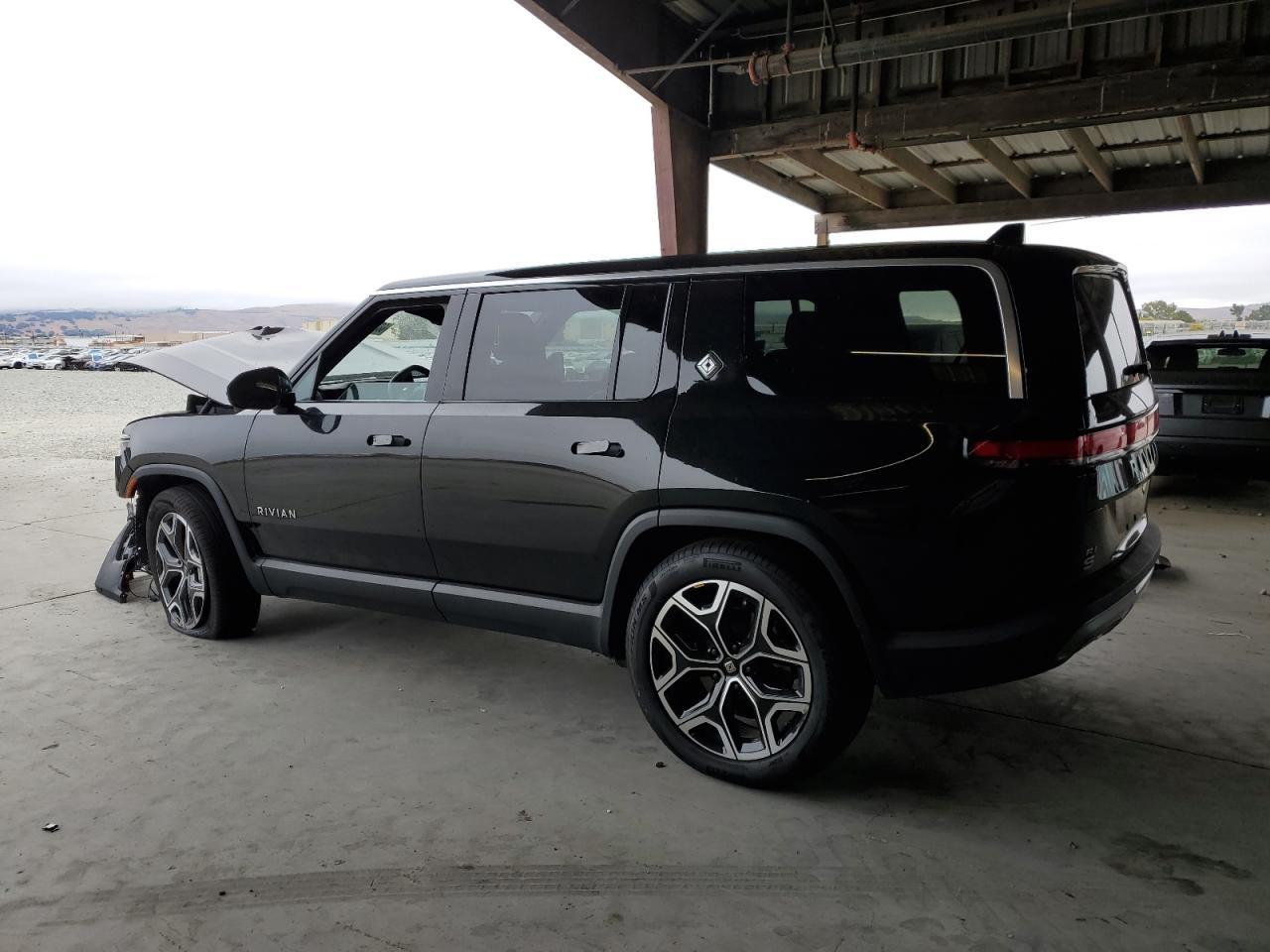 2025 RIVIAN R1s