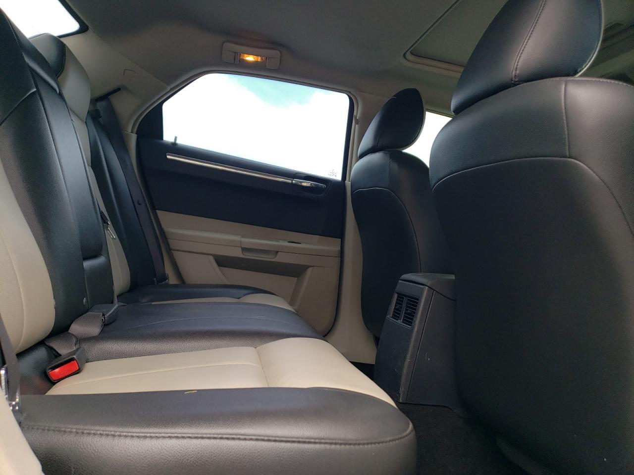 2005 CHRYSLER 300
