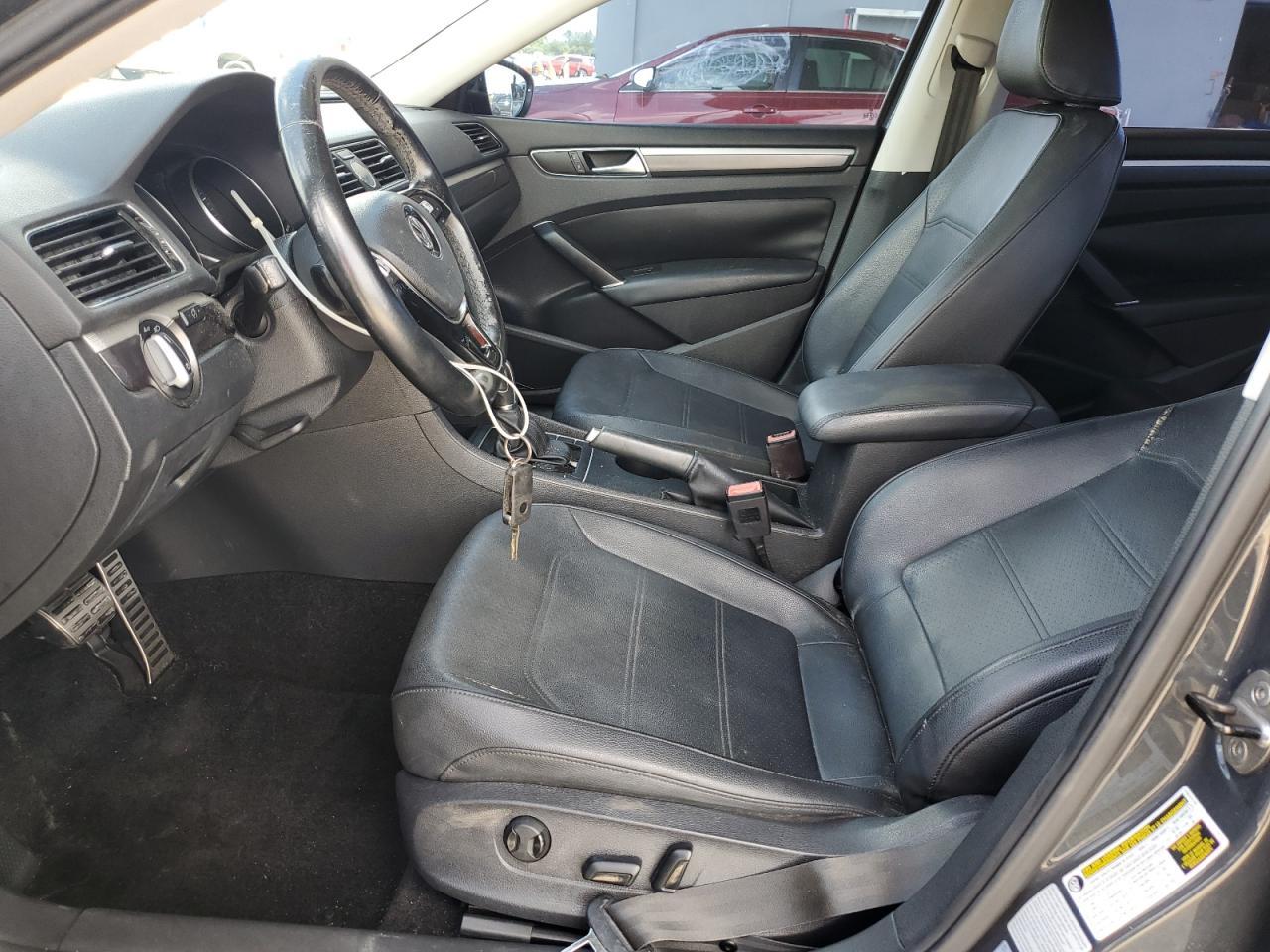 2017 VOLKSWAGEN Passat