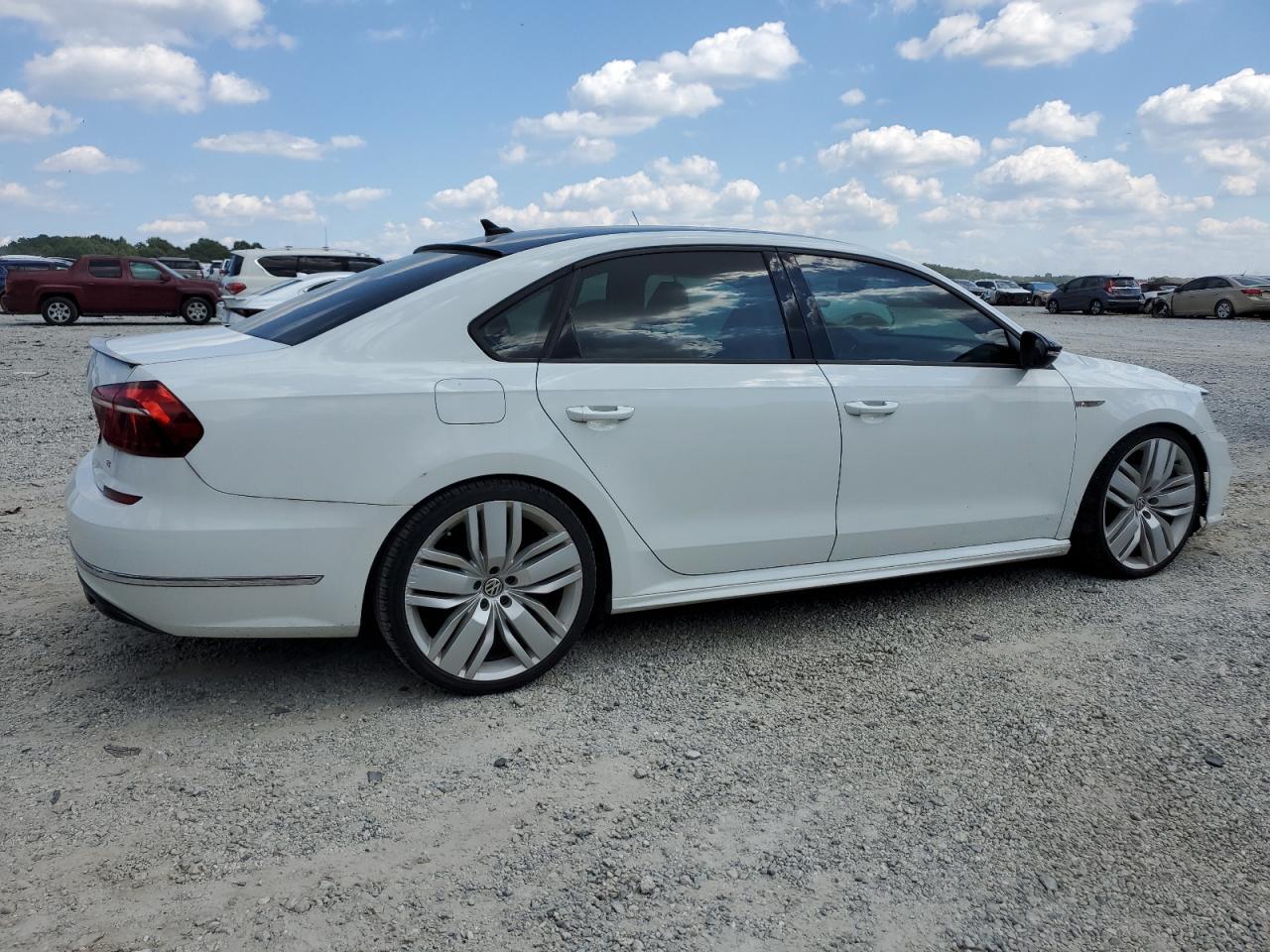2018 VOLKSWAGEN Passat