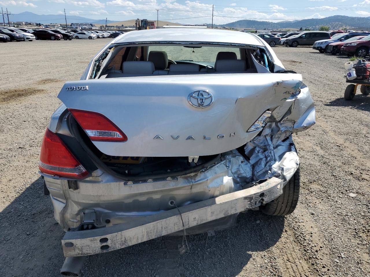 2005 TOYOTA Avalon