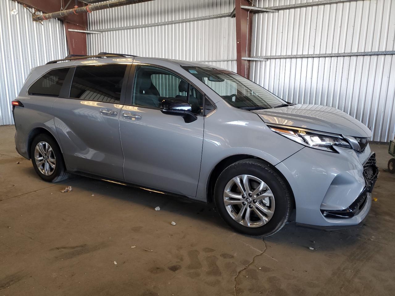 2023 TOYOTA SIENNA