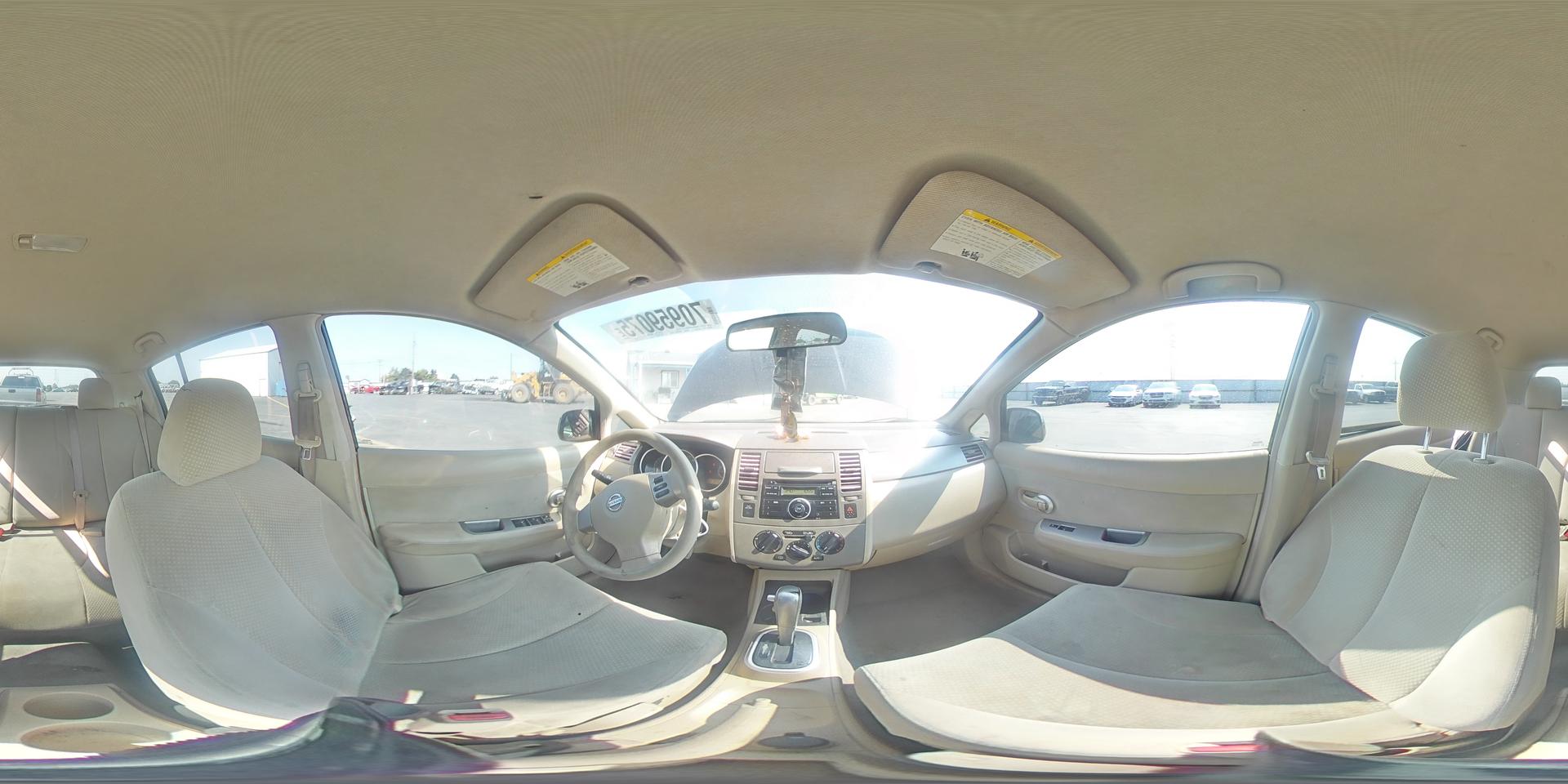 2011 NISSAN VERSA