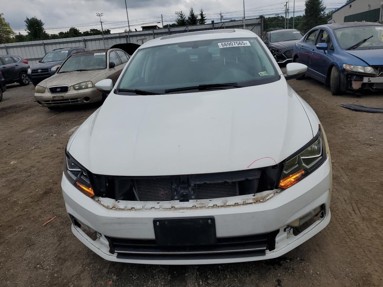 2016 VOLKSWAGEN Passat