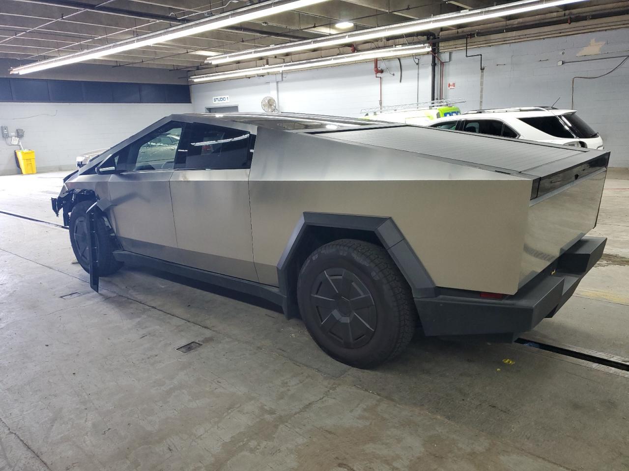 2025 TESLA Cybertruck
