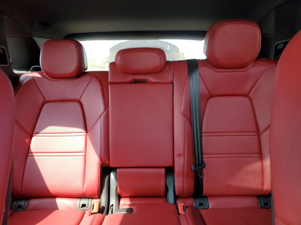 2021 PORSCHE CAYENNE