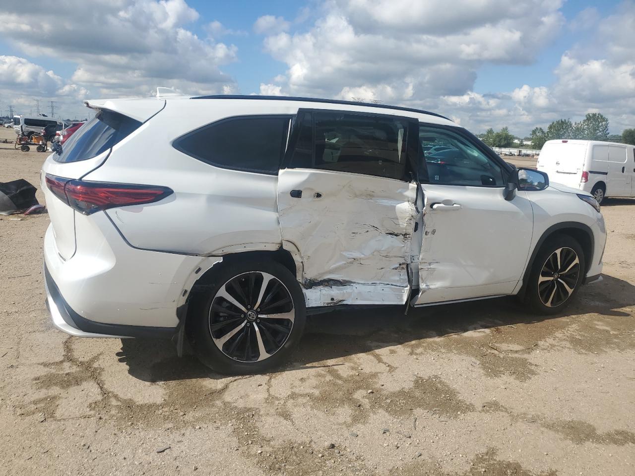 2022 TOYOTA HIGHLANDER