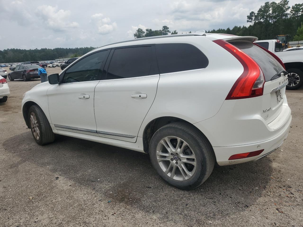 2015 VOLVO XC60