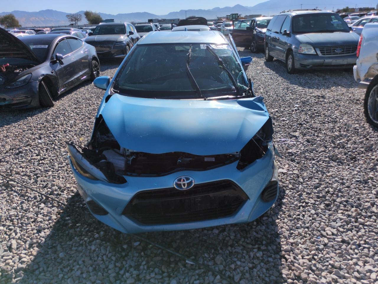2016 TOYOTA Prius c