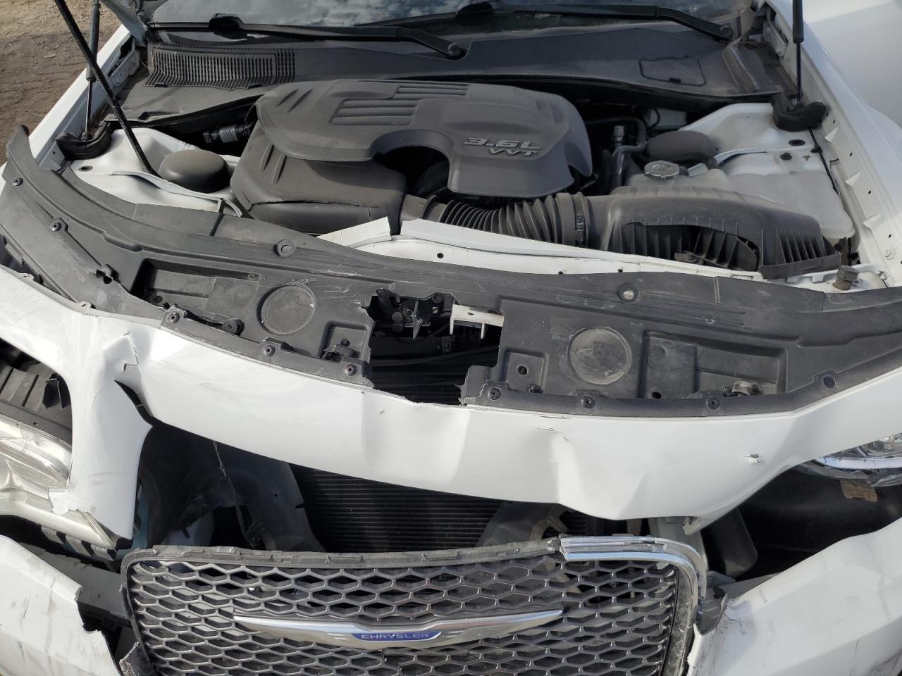 2019 CHRYSLER 300