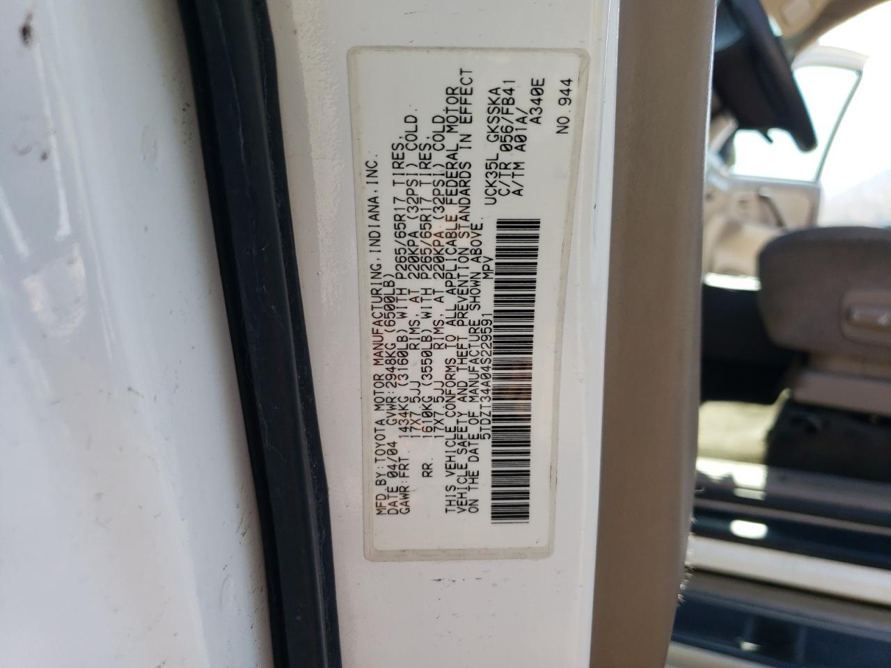 2004 TOYOTA Sequoia
