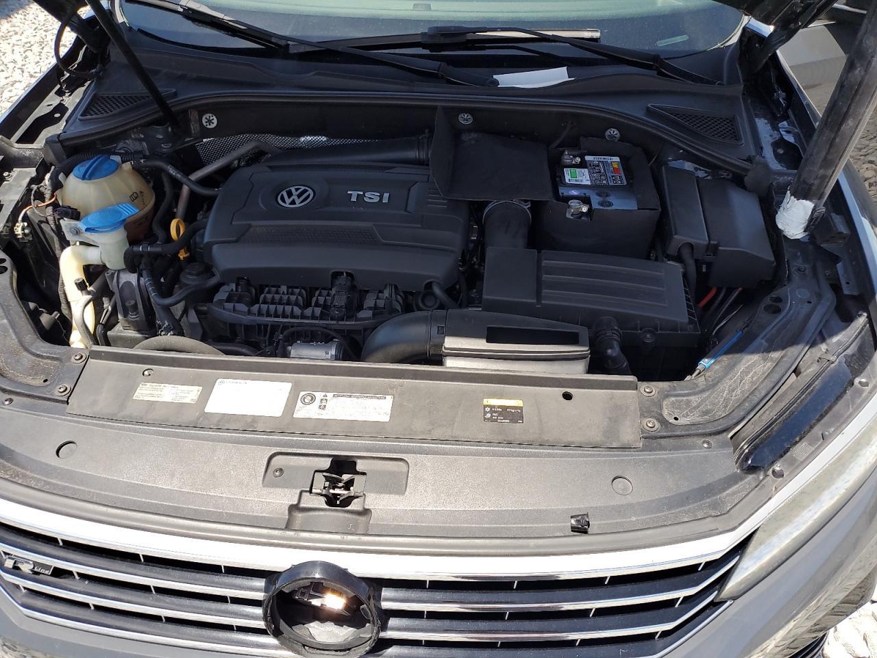 2017 VOLKSWAGEN Passat