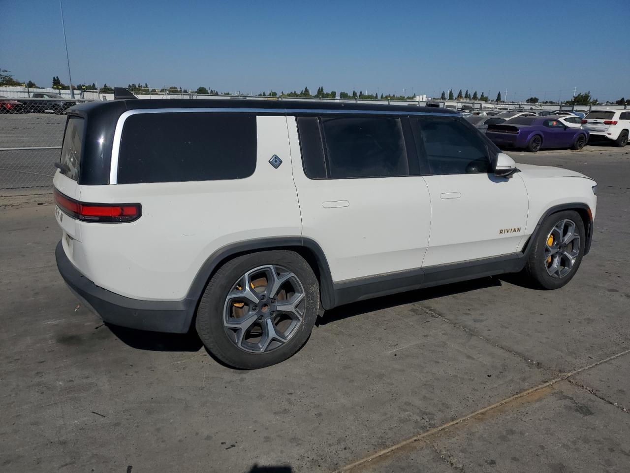2023 RIVIAN R1s