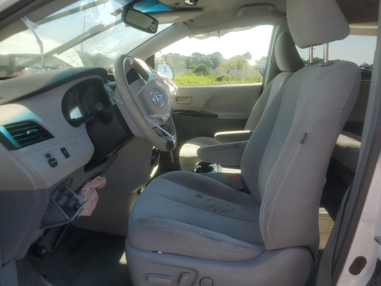 2014 TOYOTA SIENNA
