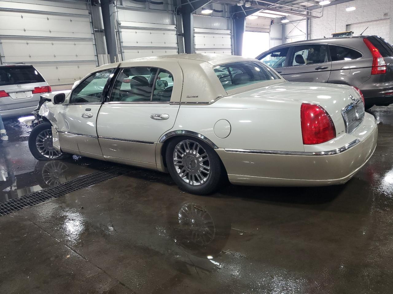 2006 LINCOLN Town Car