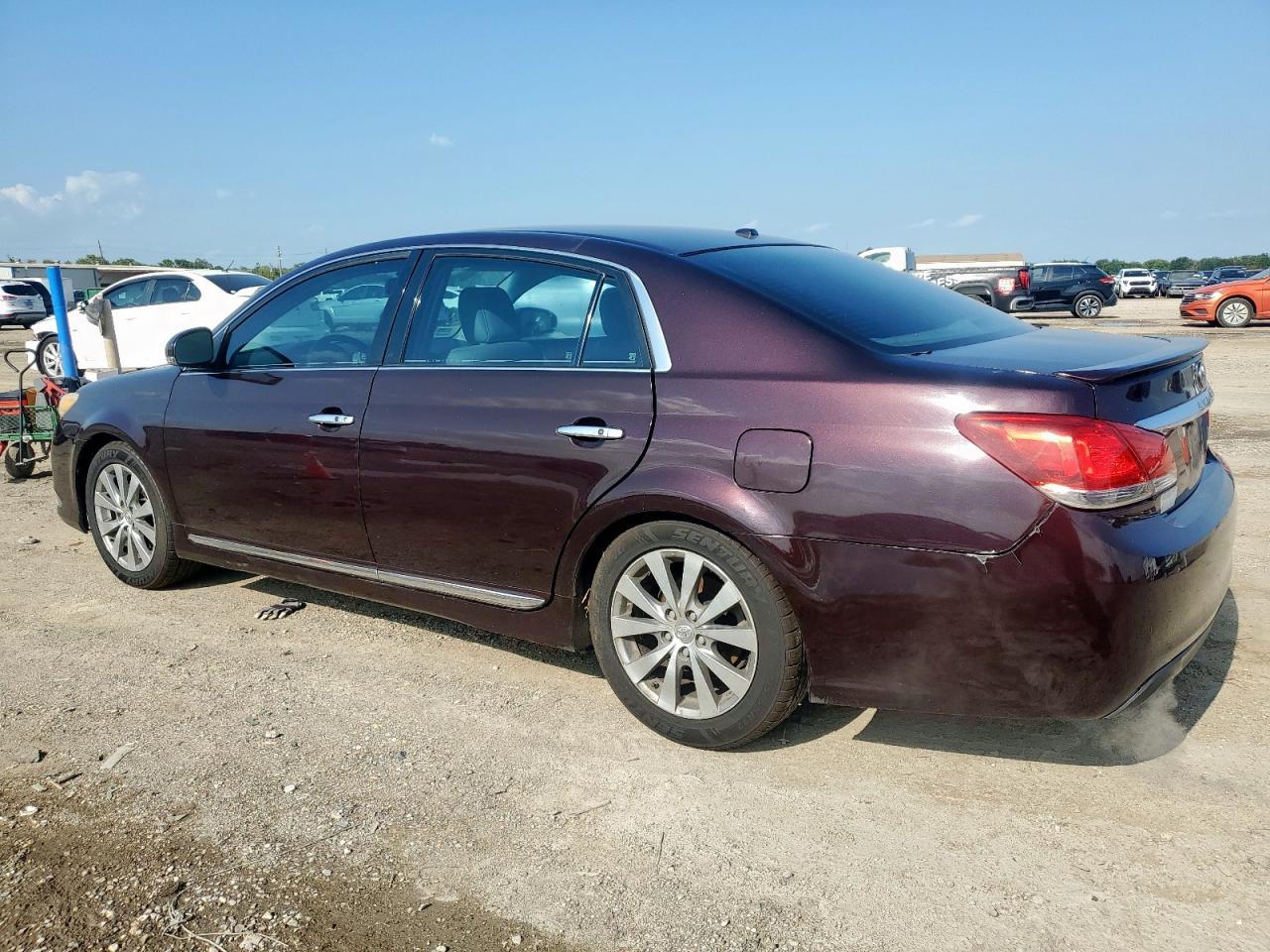 2011 TOYOTA Avalon