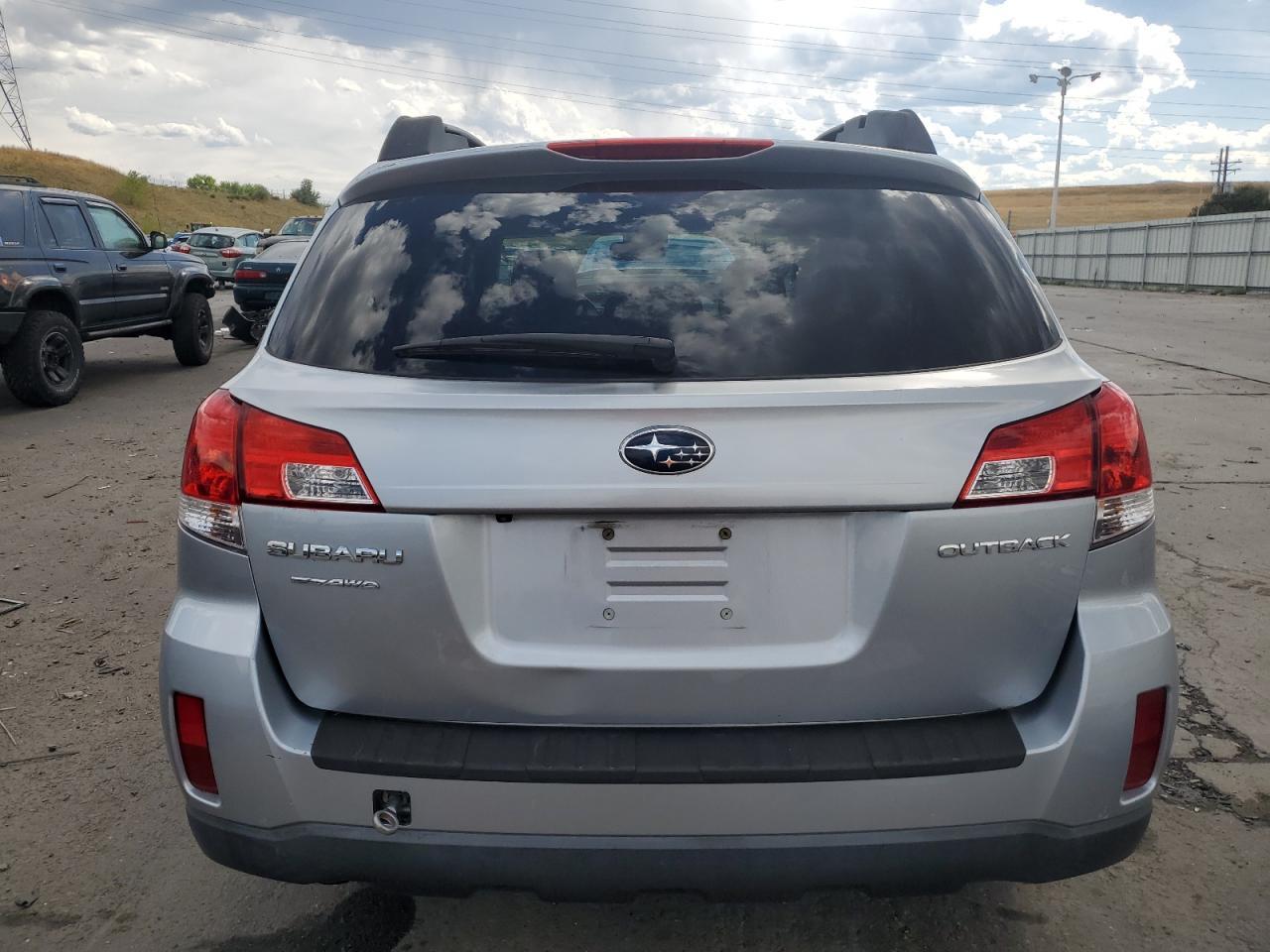 2013 SUBARU Outback