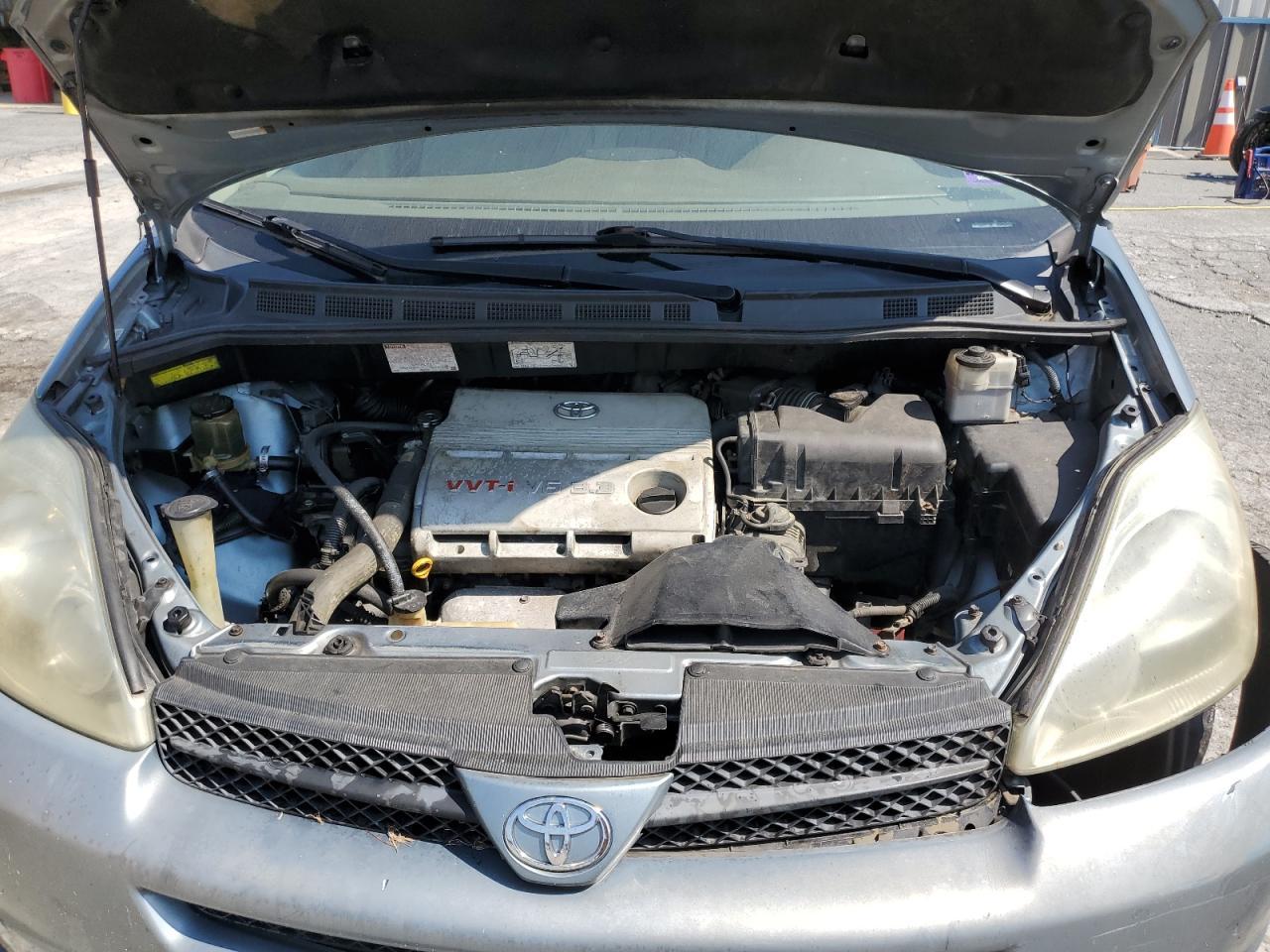 2004 TOYOTA SIENNA