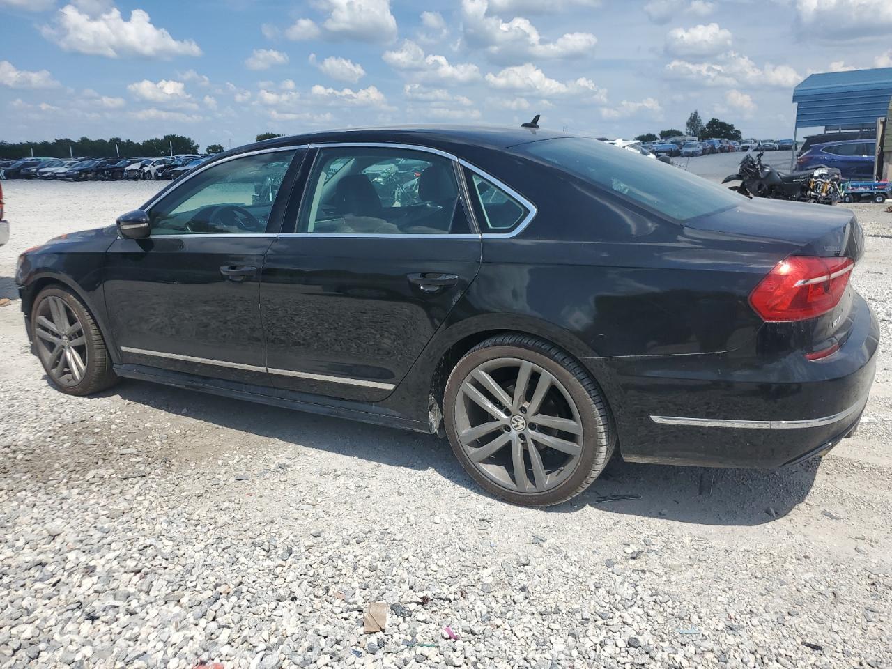 2016 VOLKSWAGEN Passat