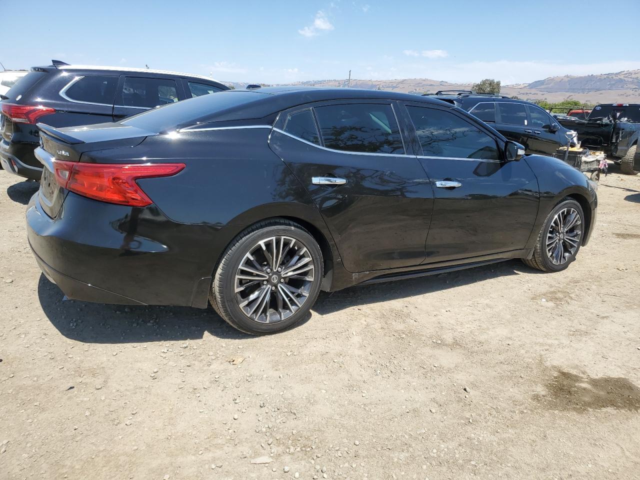 2017 NISSAN Maxima
