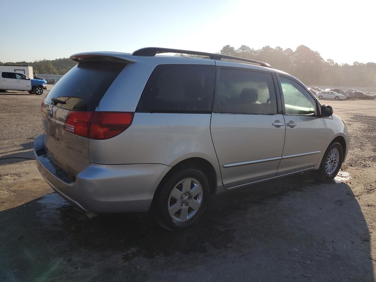 2004 TOYOTA SIENNA