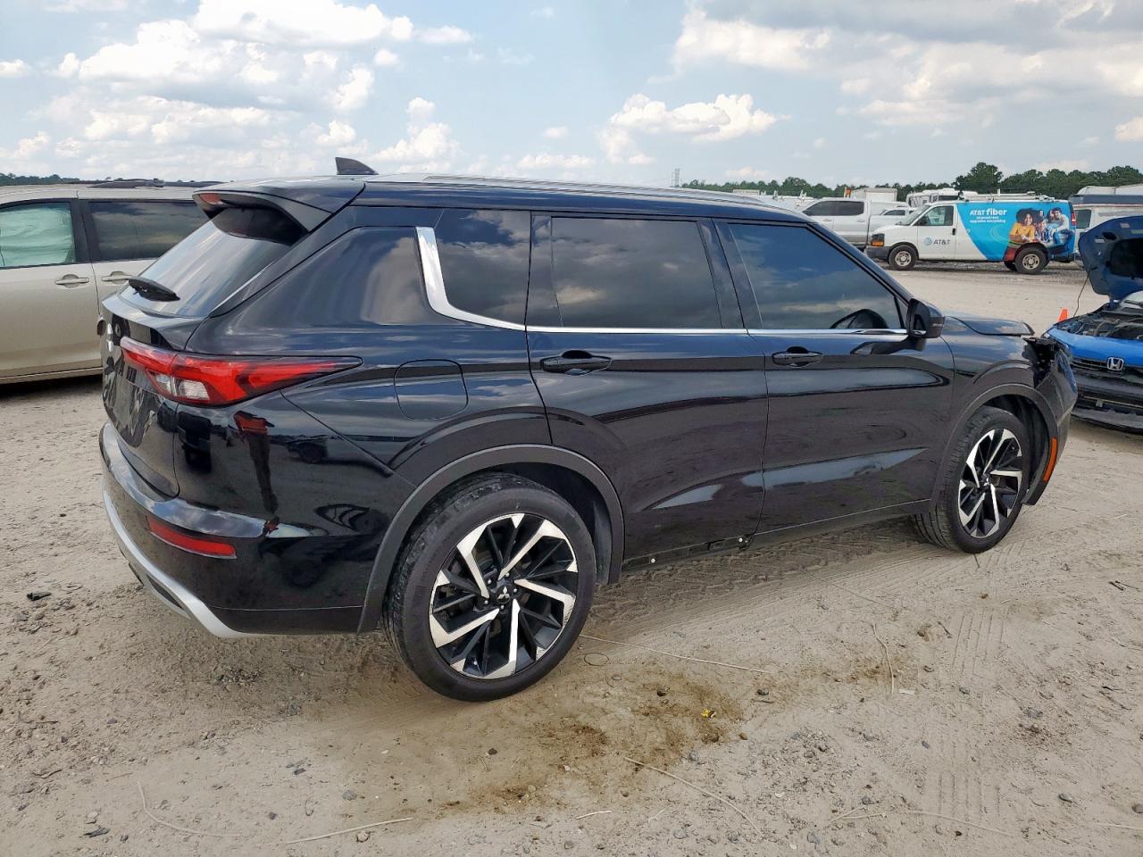 2022 MITSUBISHI outlander